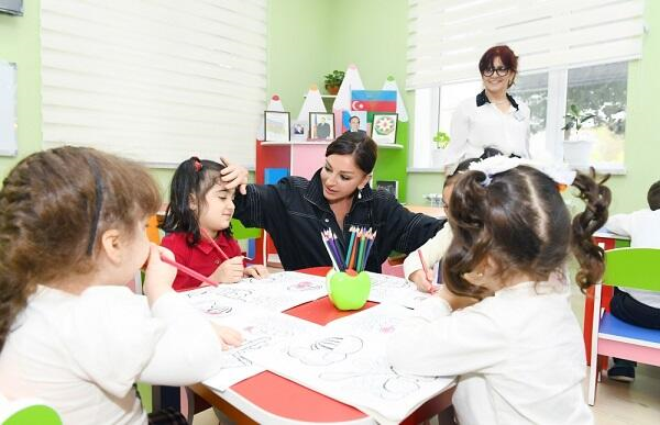 Mehriban Əliyeva uşaqları təbrik etdi